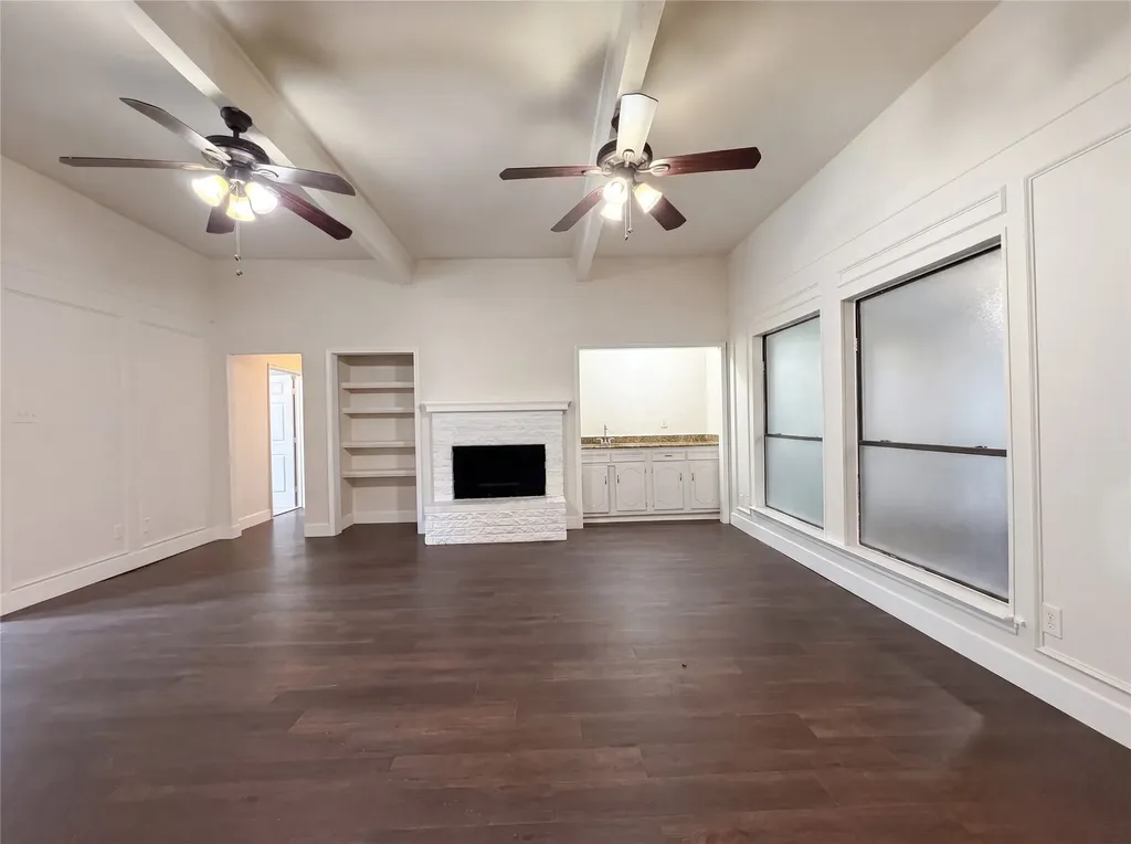 2005 N Arbor Rose Drive Grand Prairie TX 75050
