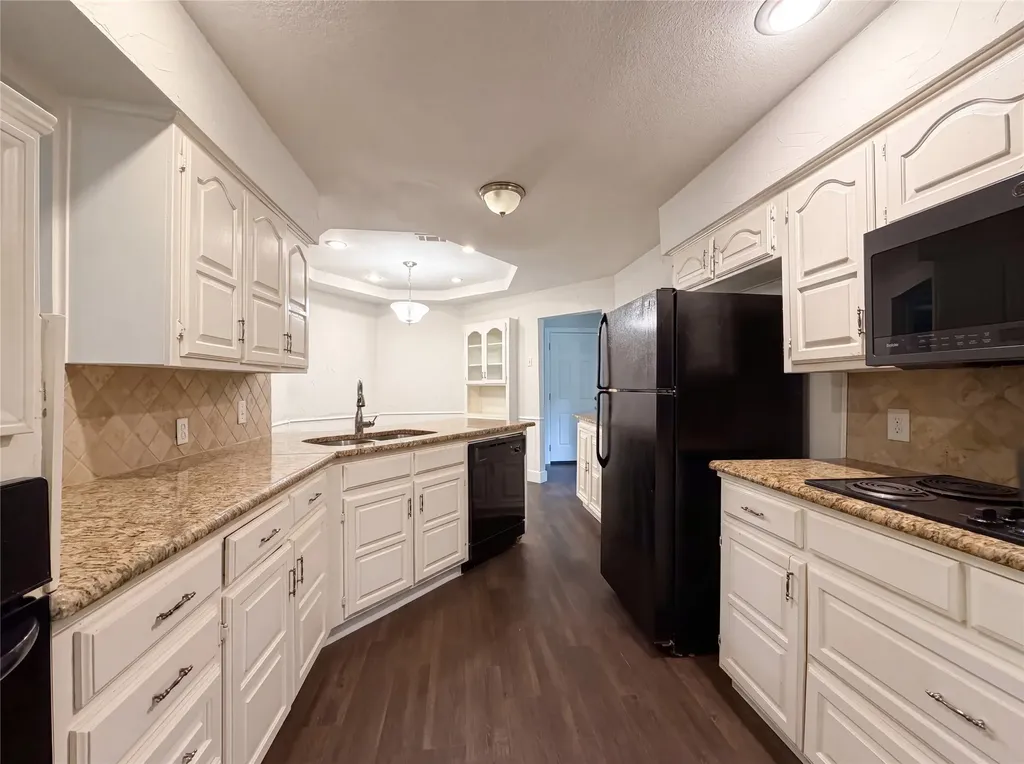 2005 N Arbor Rose Drive Grand Prairie TX 75050