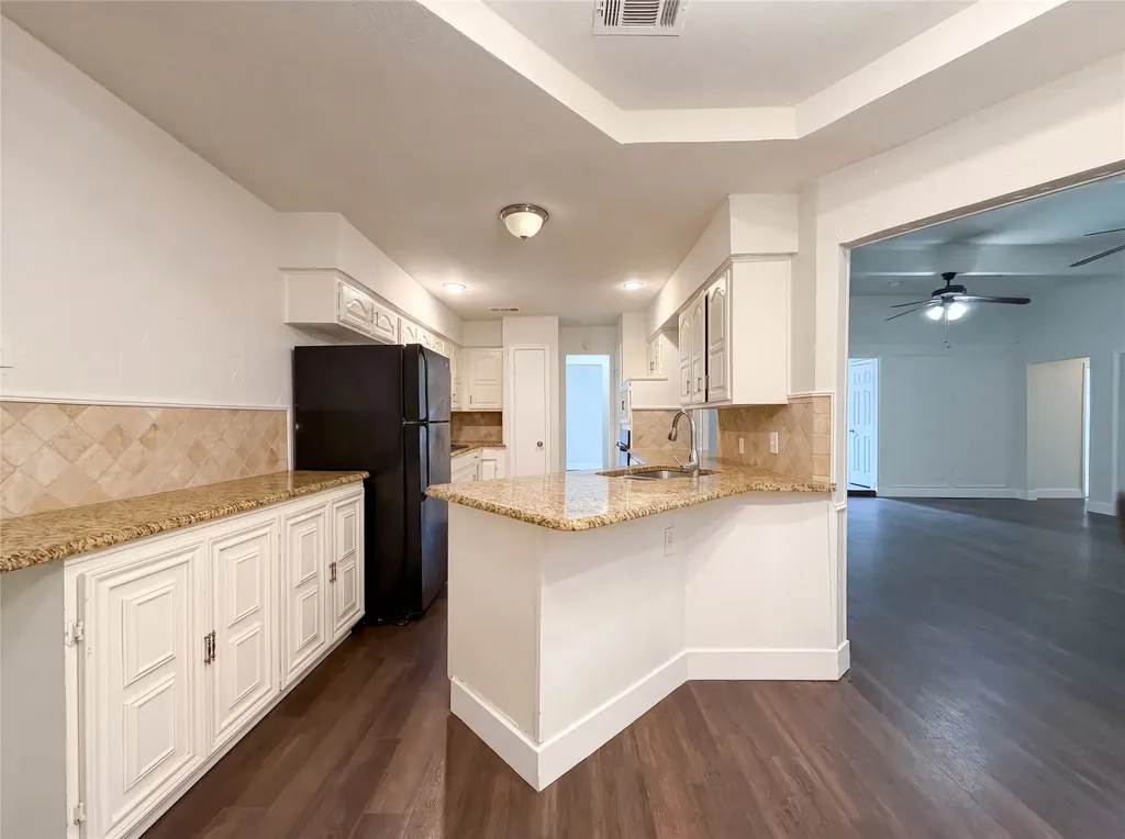 2005 N Arbor Rose Drive Grand Prairie TX 75050