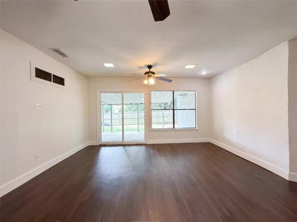 2005 N Arbor Rose Drive Grand Prairie TX 75050