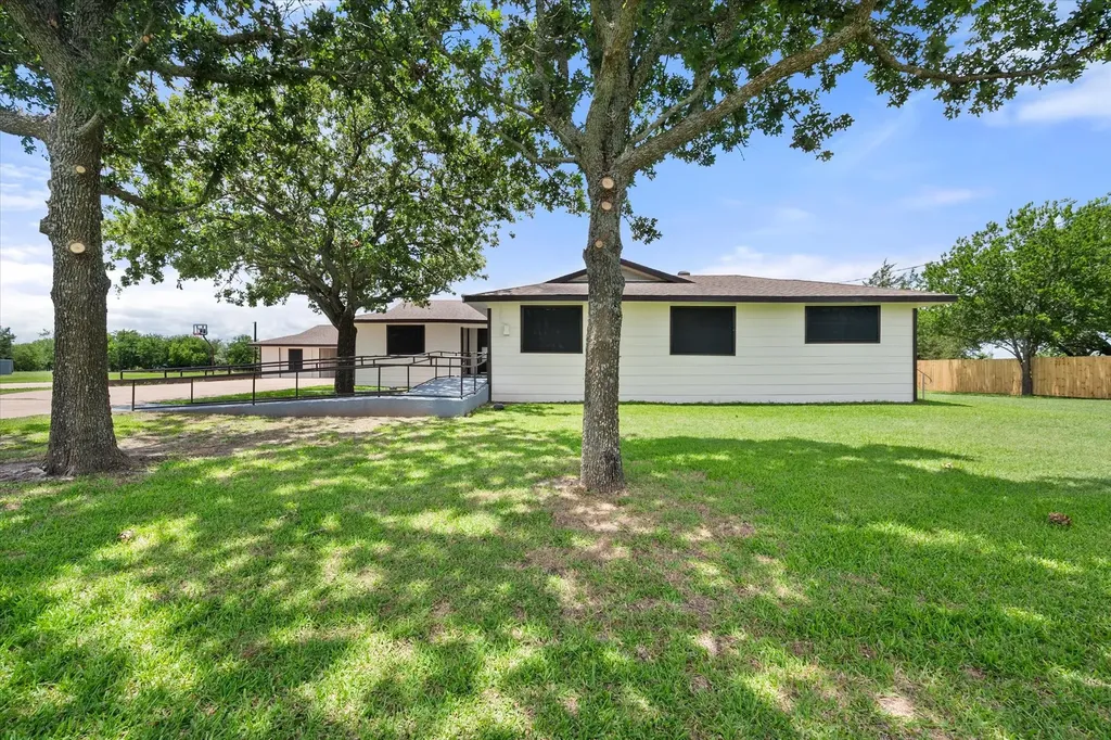 5835 County Road 2091 Corsicana TX 75110
