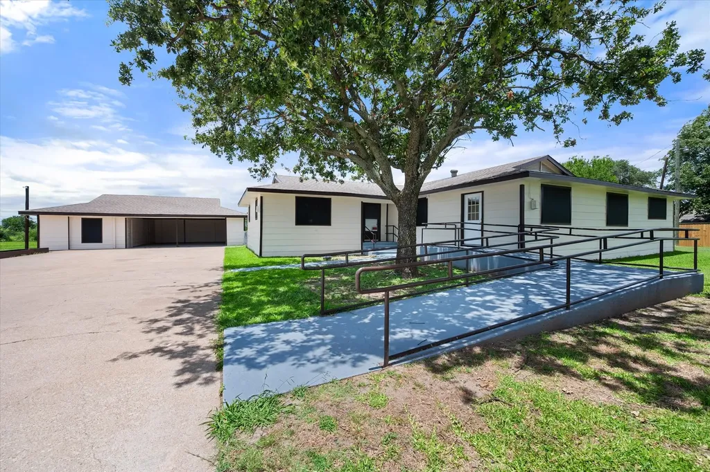 5835 County Road 2091 Corsicana TX 75110