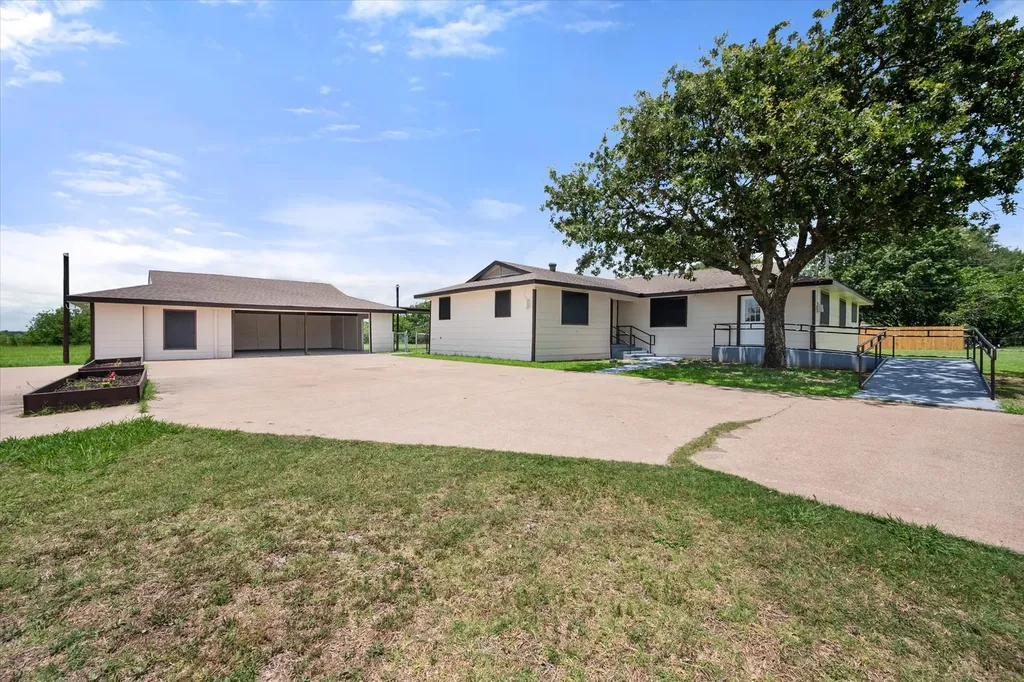 5835 County Road 2091 Corsicana TX 75110