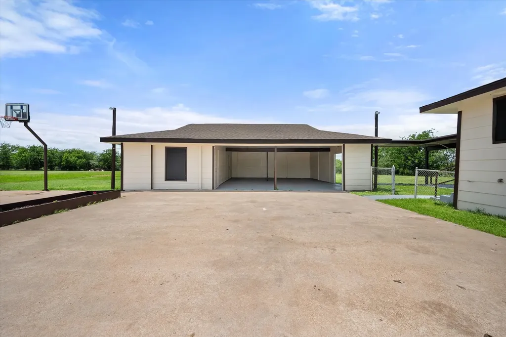 5835 County Road 2091 Corsicana TX 75110