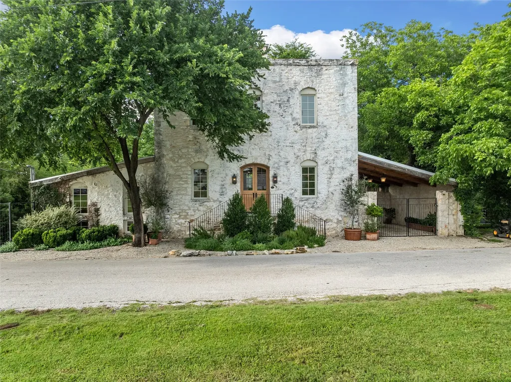 401 E Avenue A Valley Mills TX 76689