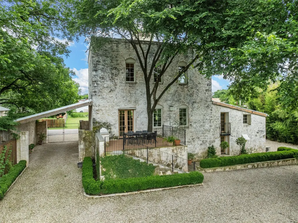 401 E Avenue A Valley Mills TX 76689