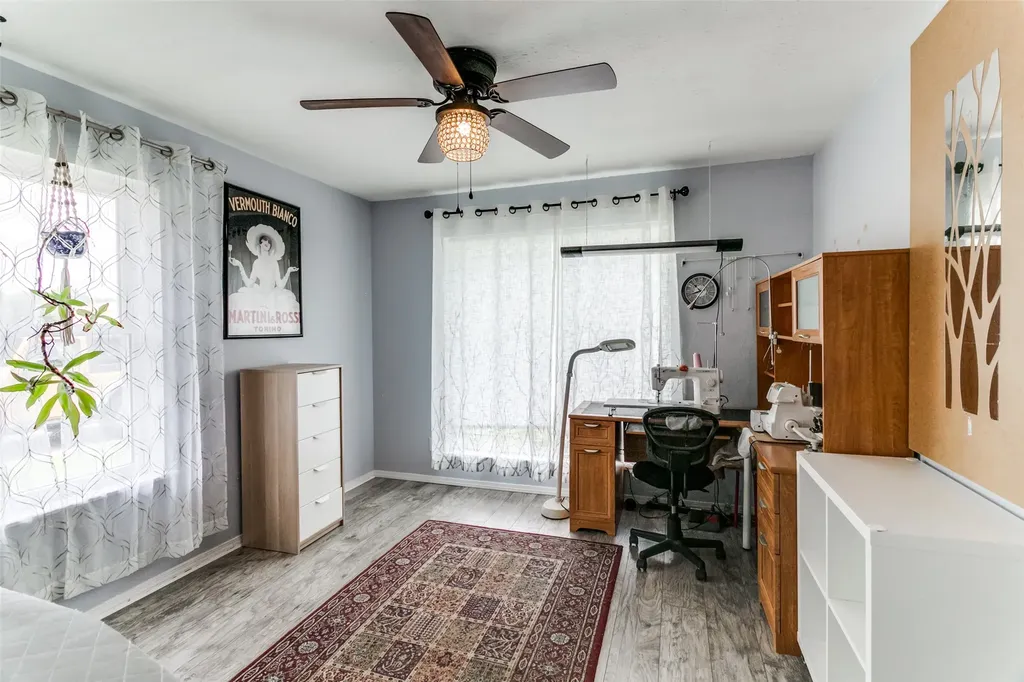 500 S Las Vegas Trail White Settlement TX 76108