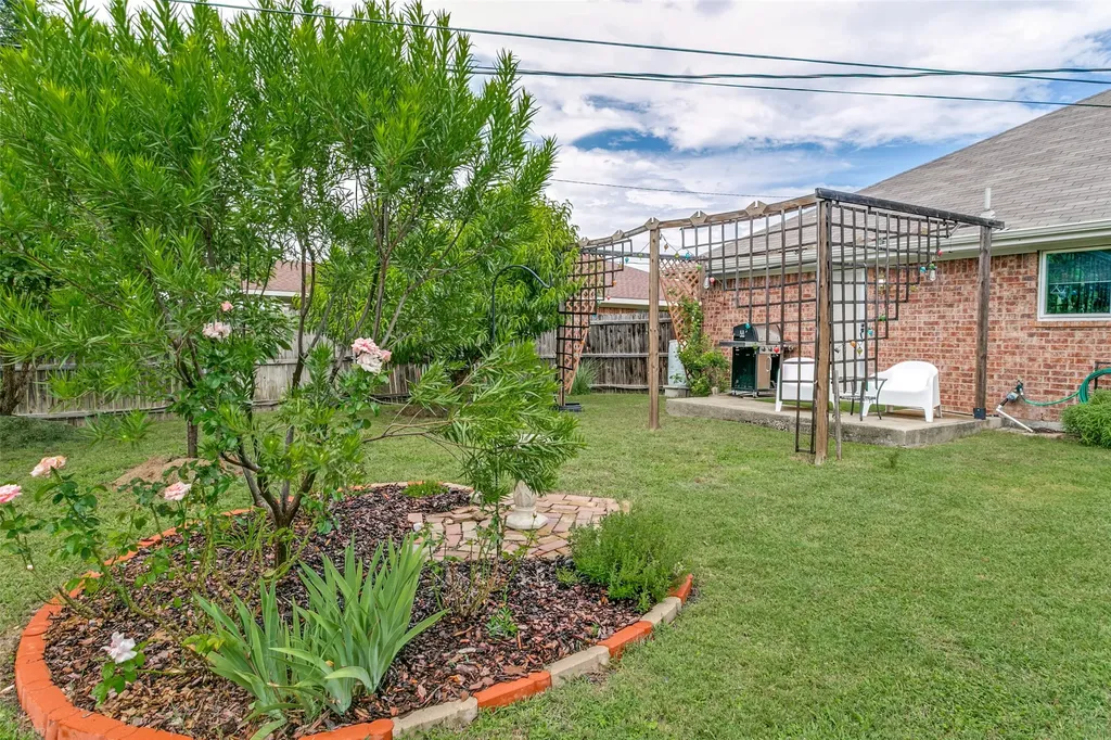 500 S Las Vegas Trail White Settlement TX 76108