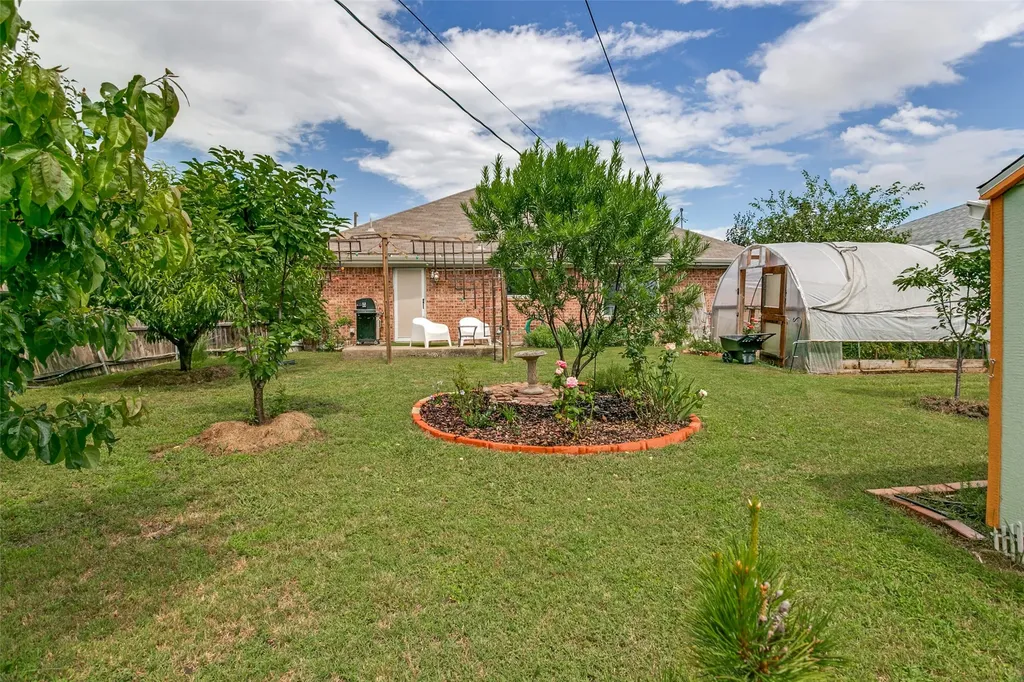 500 S Las Vegas Trail White Settlement TX 76108
