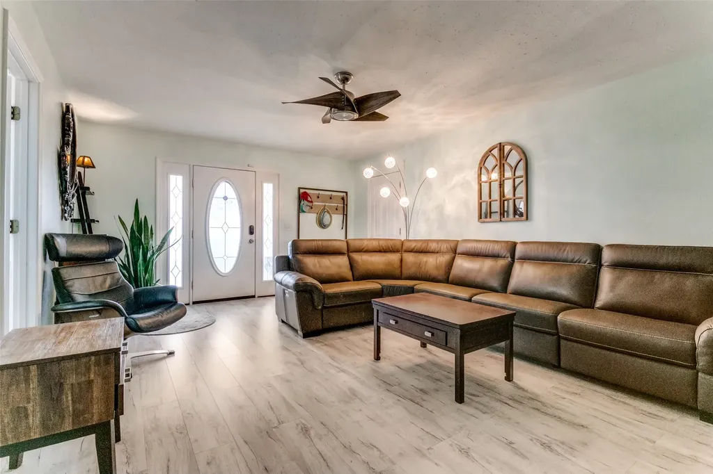 500 S Las Vegas Trail White Settlement TX 76108