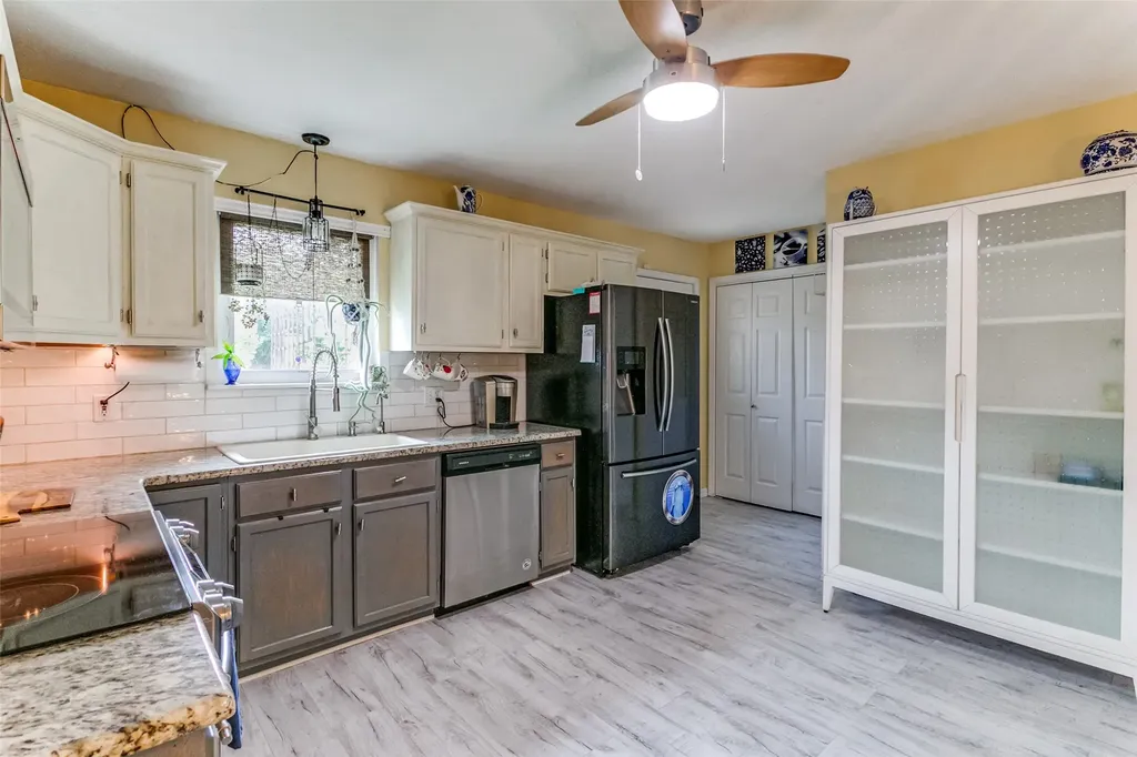 500 S Las Vegas Trail White Settlement TX 76108