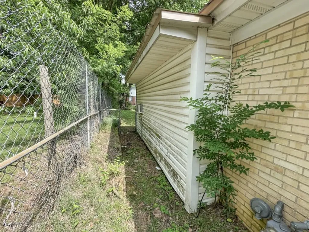 2302 N Akin Street Texarkana TX 75501