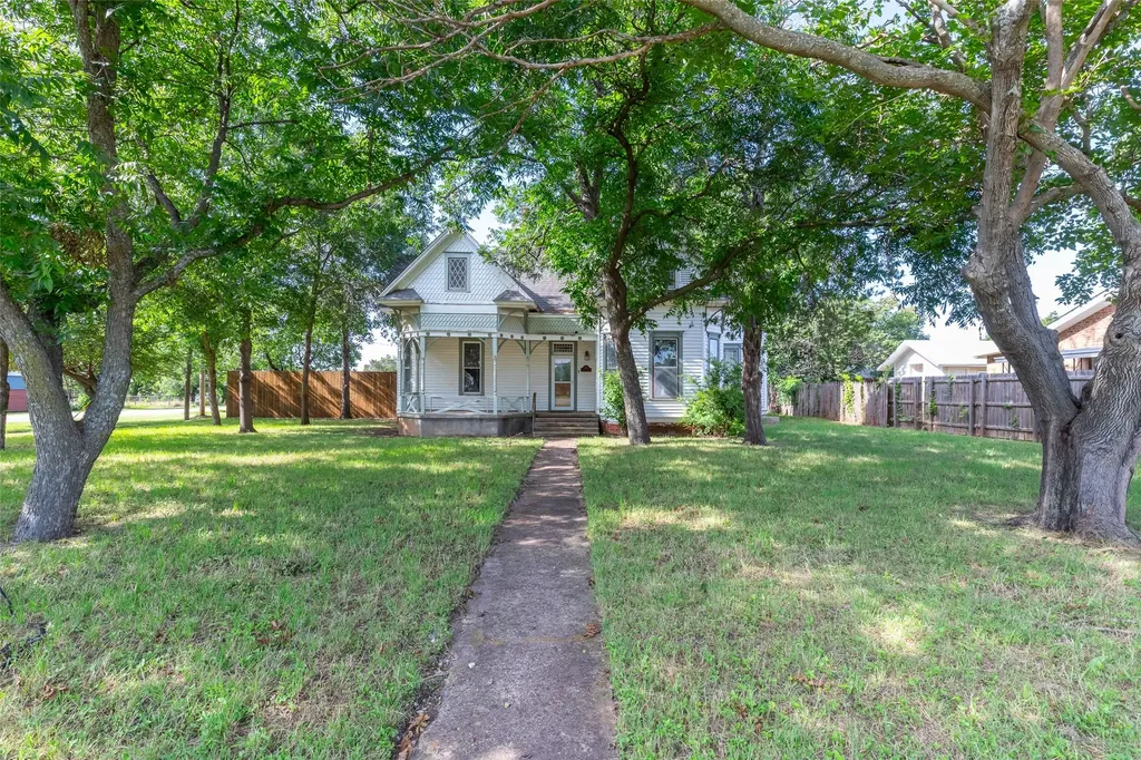 601 W 3rd Street Baird TX 79504
