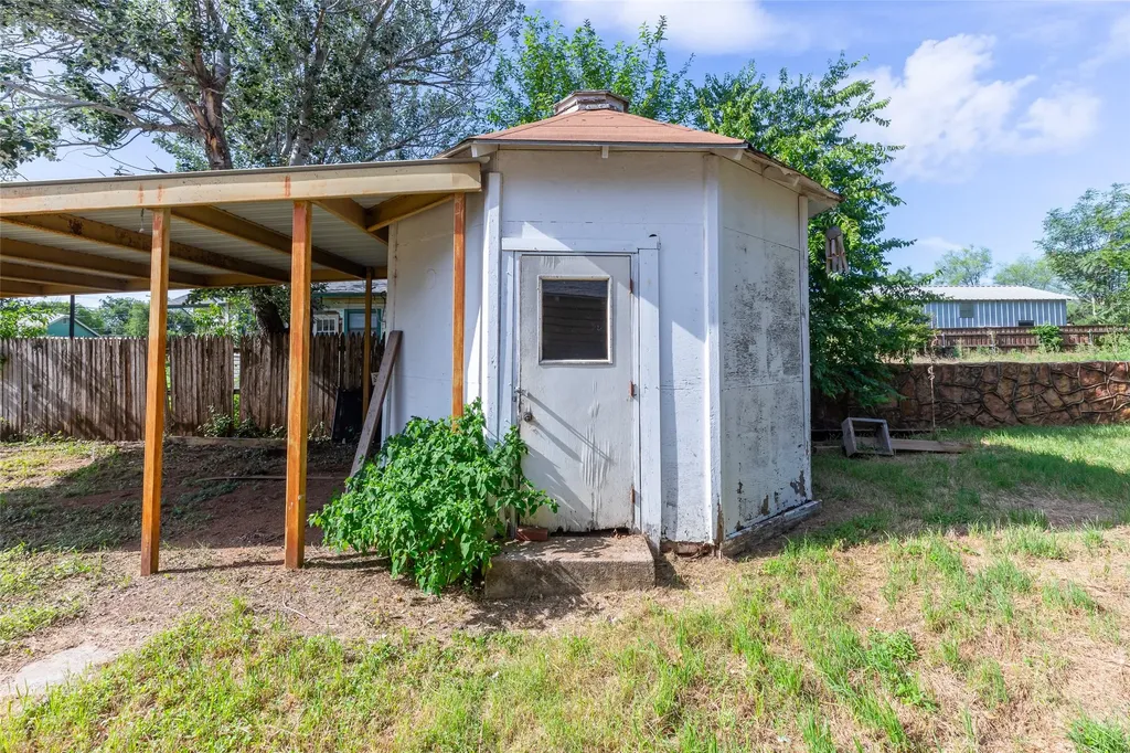 601 W 3rd Street Baird TX 79504