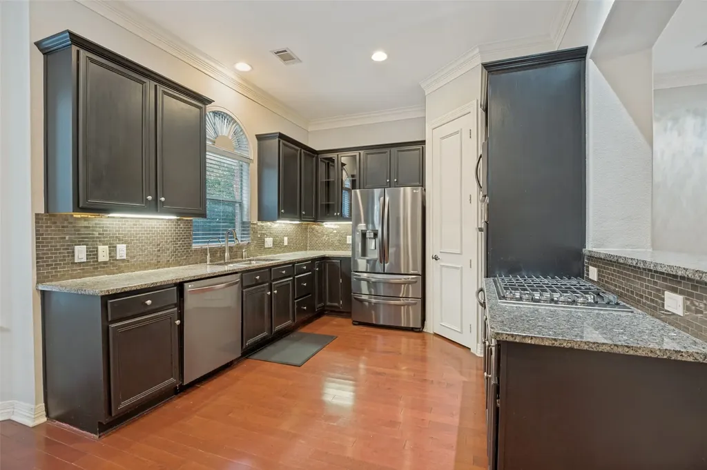 2205 Canton Street Dallas TX 75201