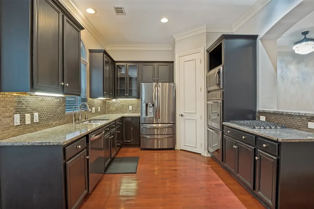 2205 Canton Street Dallas TX 75201