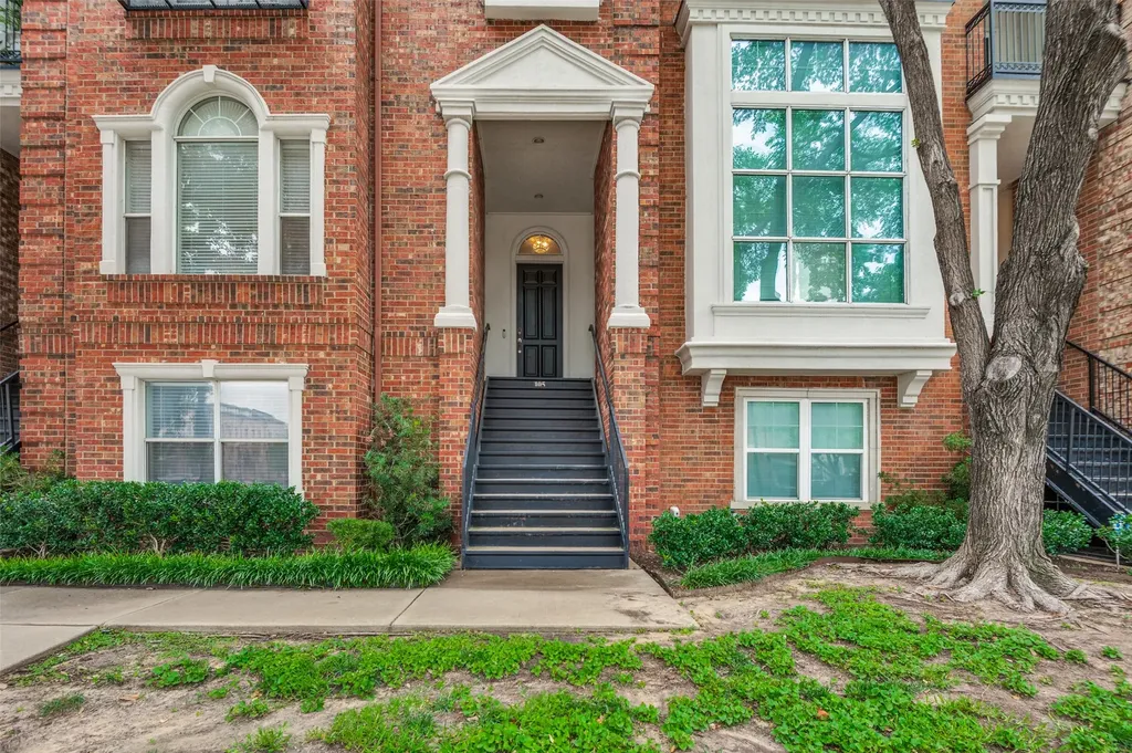 2205 Canton Street Dallas TX 75201