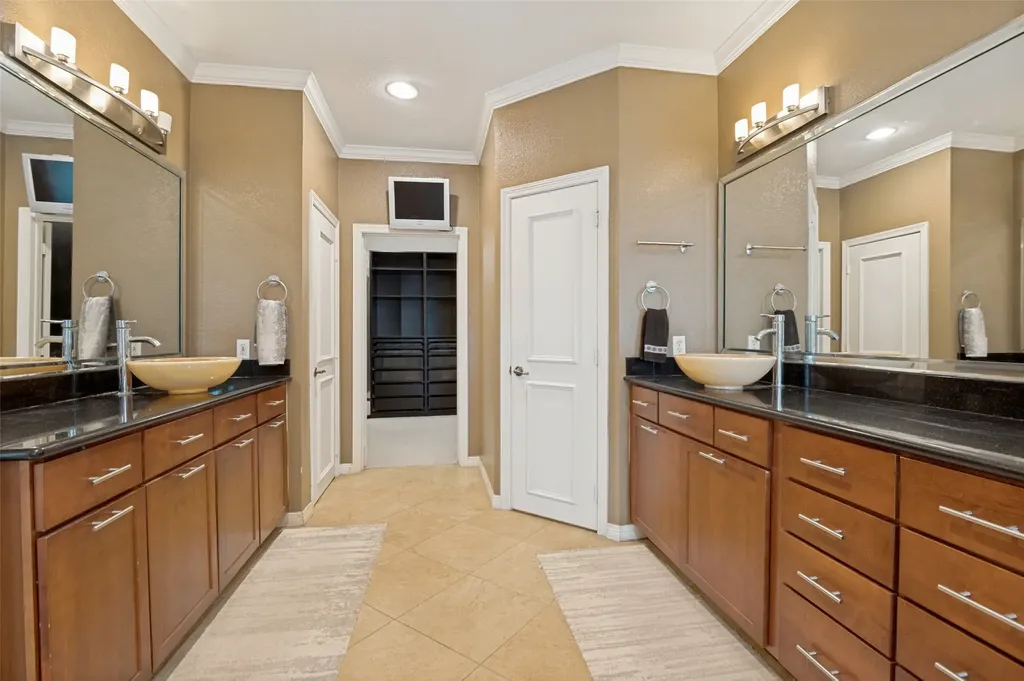 2205 Canton Street Dallas TX 75201