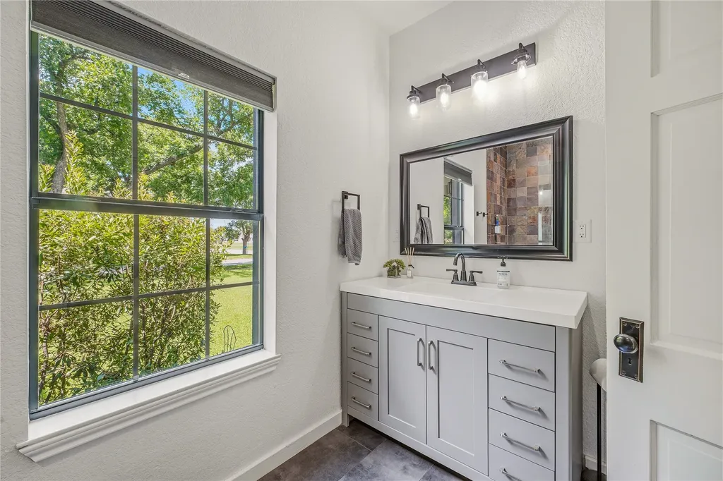 912 Calaveras Street Graham TX 76450