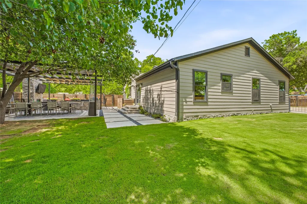 912 Calaveras Street Graham TX 76450