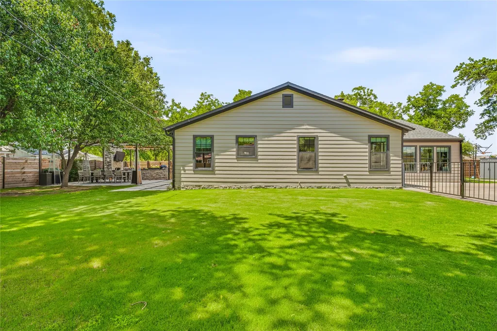912 Calaveras Street Graham TX 76450