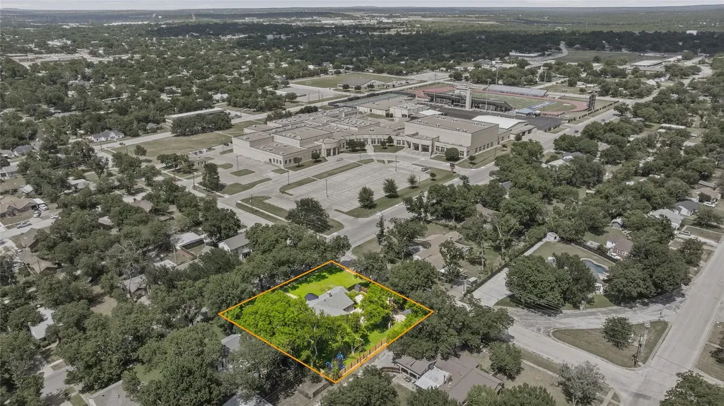 912 Calaveras Street Graham TX 76450