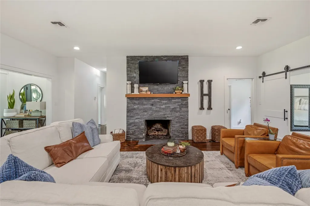 912 Calaveras Street Graham TX 76450