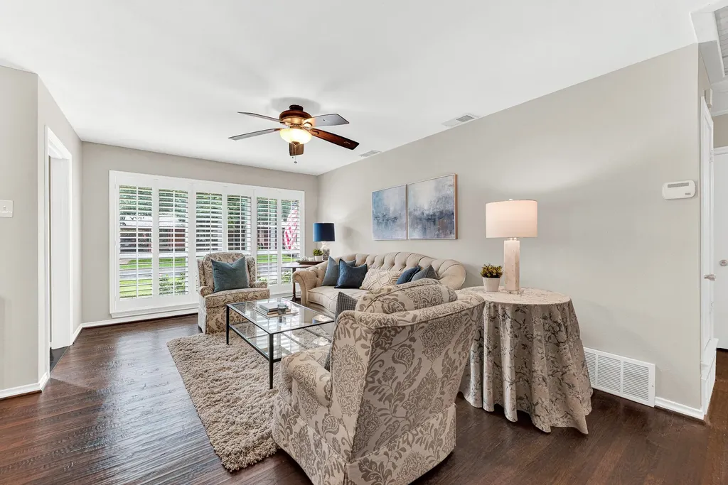 8835 Larchwood Drive Dallas TX 75238