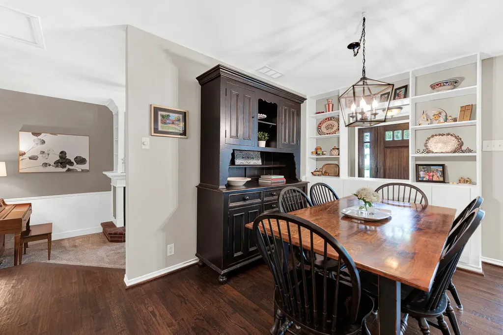 8835 Larchwood Drive Dallas TX 75238