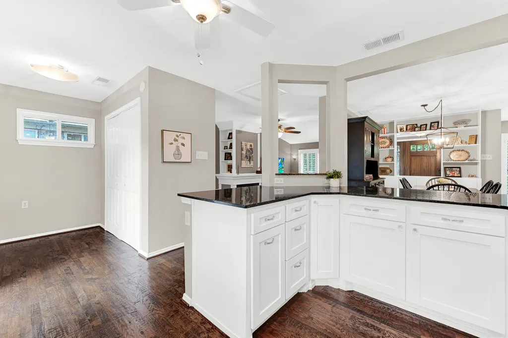 8835 Larchwood Drive Dallas TX 75238