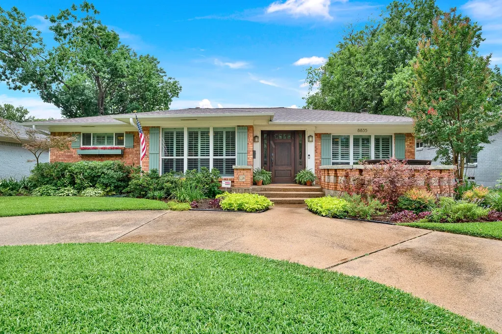 8835 Larchwood Drive Dallas TX 75238