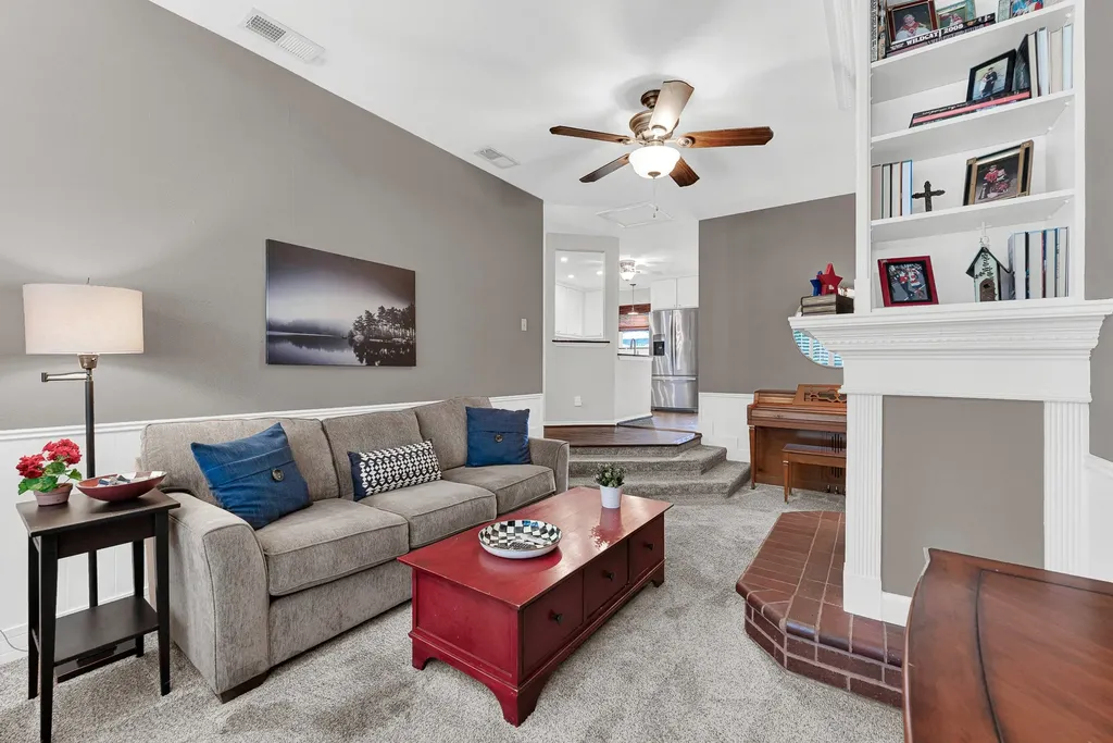 8835 Larchwood Drive Dallas TX 75238