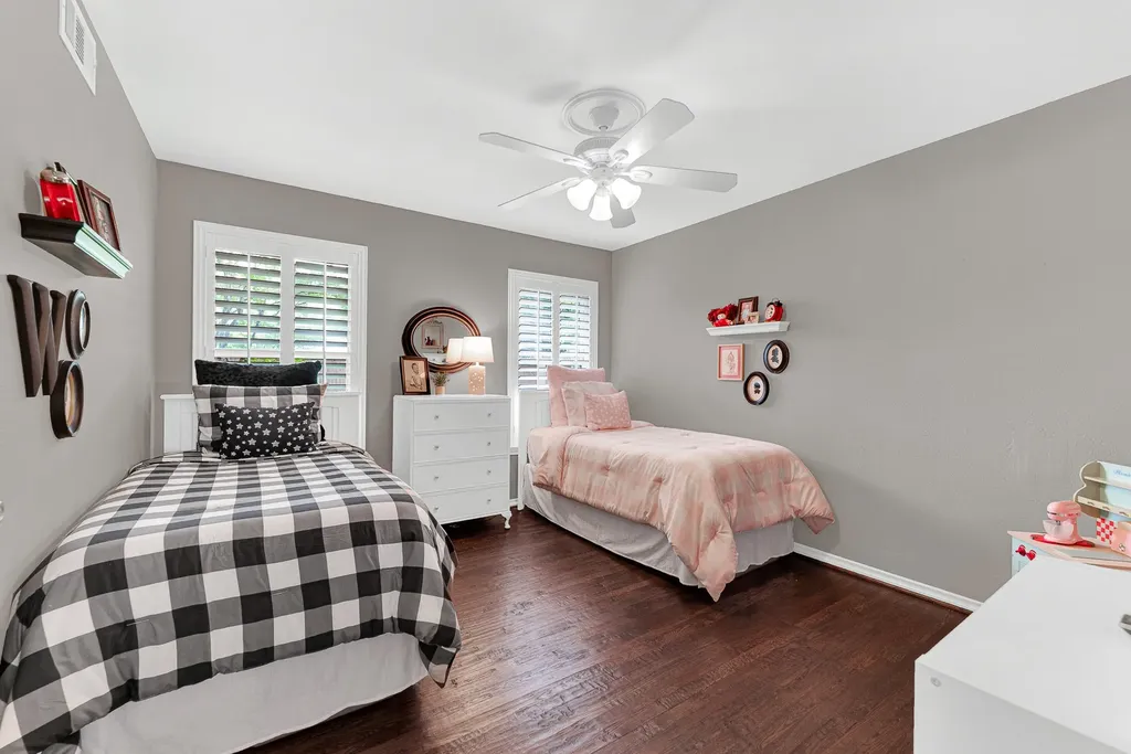 8835 Larchwood Drive Dallas TX 75238