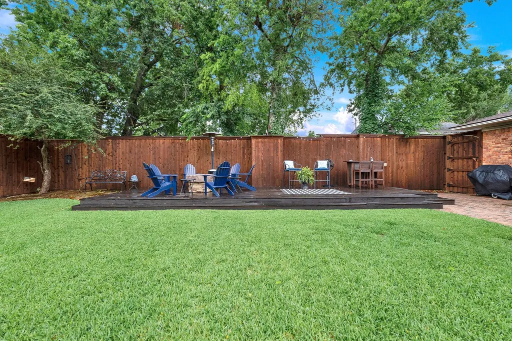 8835 Larchwood Drive Dallas TX 75238