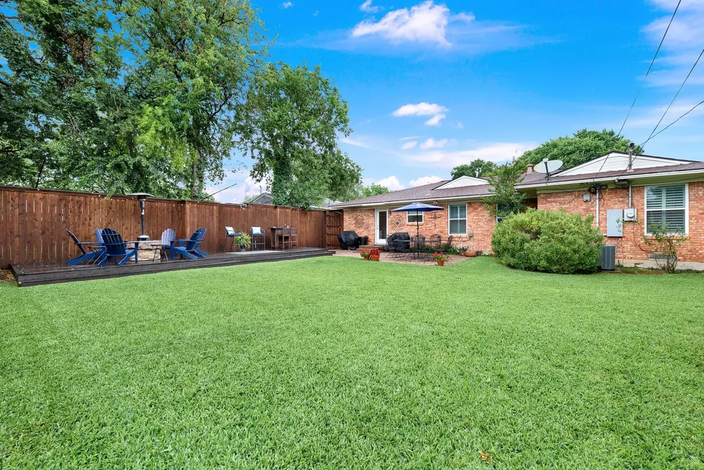 8835 Larchwood Drive Dallas TX 75238