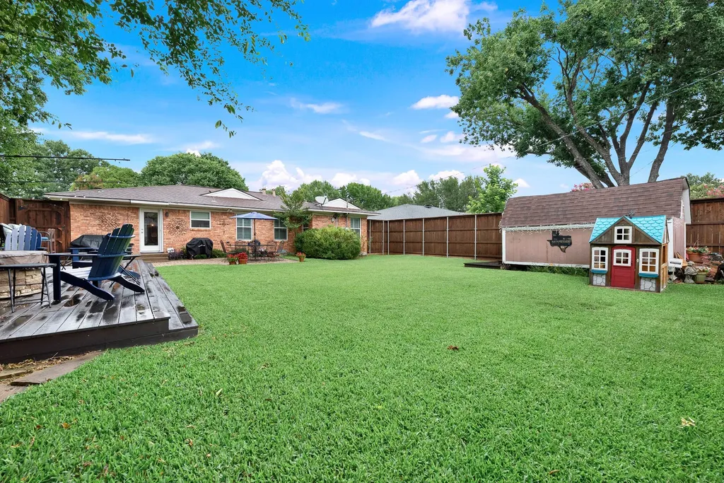 8835 Larchwood Drive Dallas TX 75238