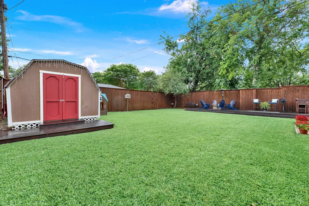 8835 Larchwood Drive Dallas TX 75238