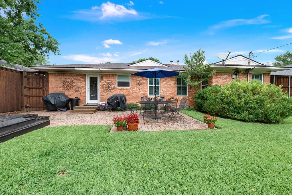 8835 Larchwood Drive Dallas TX 75238