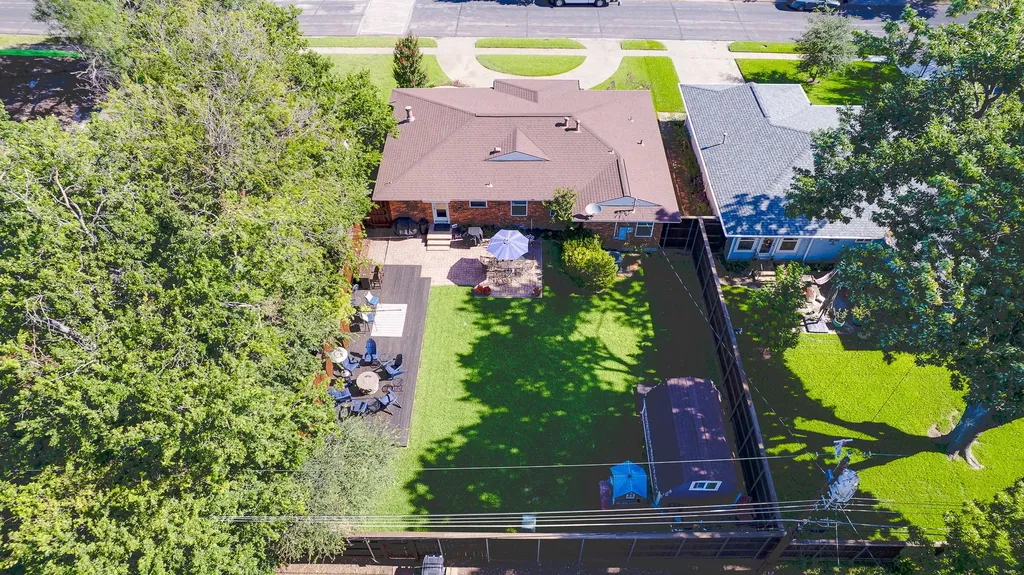8835 Larchwood Drive Dallas TX 75238