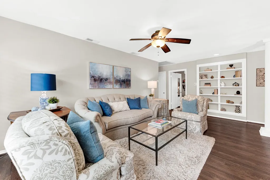 8835 Larchwood Drive Dallas TX 75238