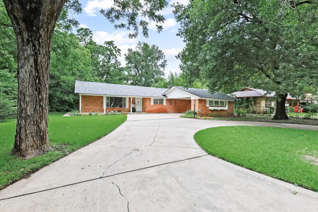 111 W Tennie Street Gainesville TX 76240