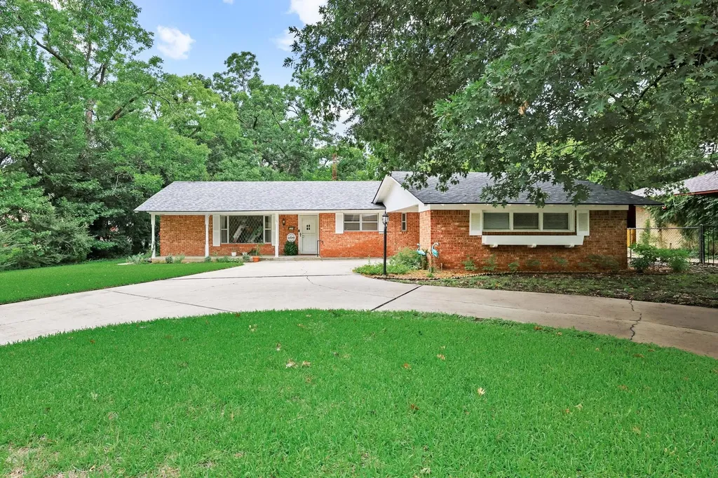 111 W Tennie Street Gainesville TX 76240