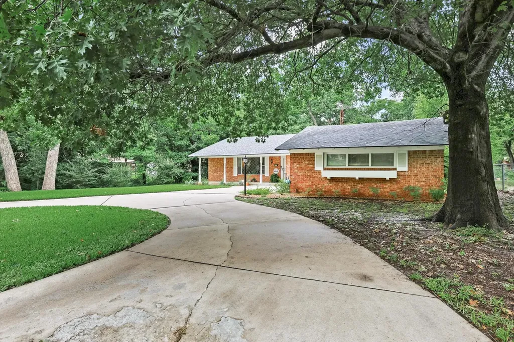 111 W Tennie Street Gainesville TX 76240