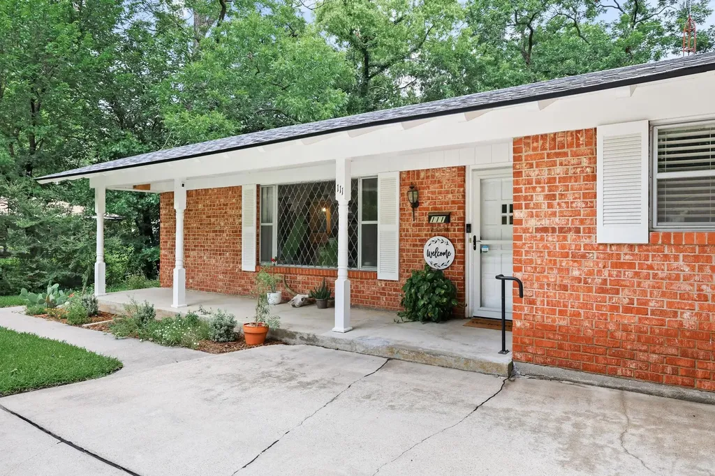 111 W Tennie Street Gainesville TX 76240