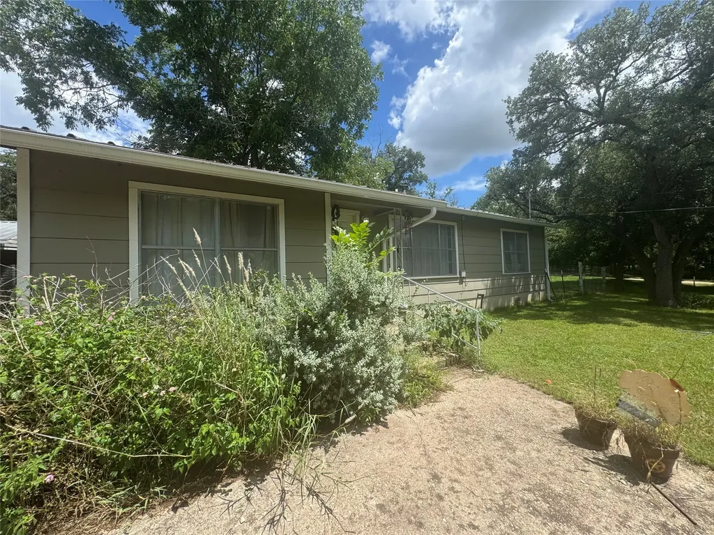 4527 Fm 219 Clifton TX 76634