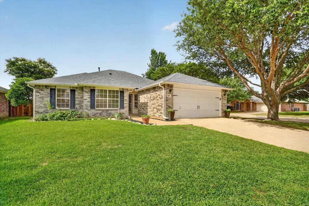 801 Pennsylvania Drive Saginaw TX 76131