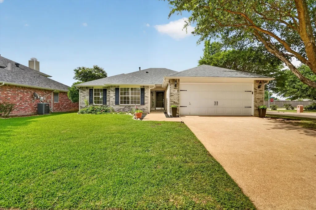 801 Pennsylvania Drive Saginaw TX 76131