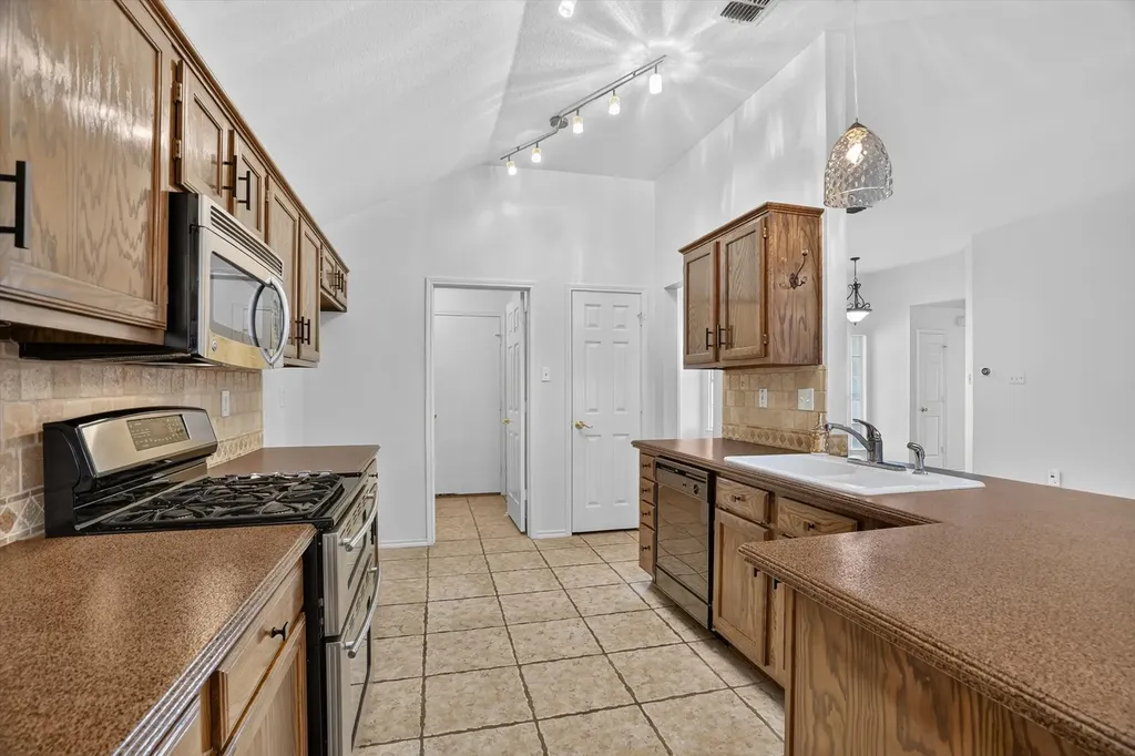 801 Pennsylvania Drive Saginaw TX 76131