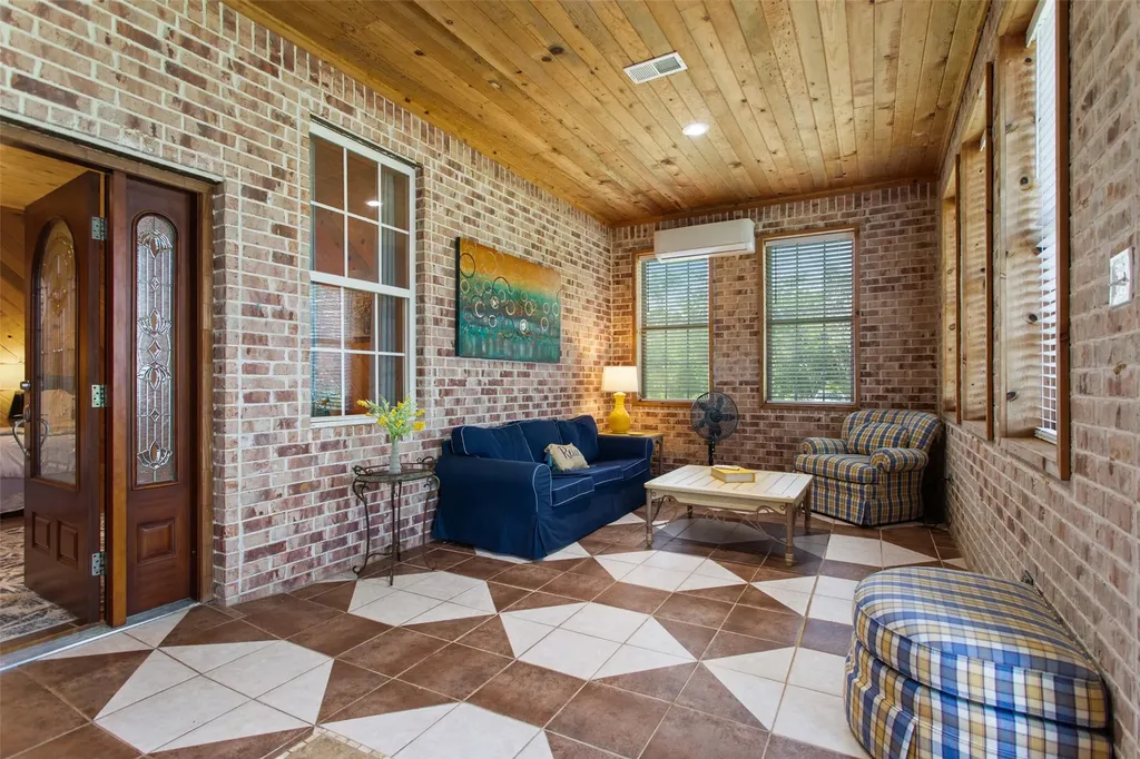 1193 Dogwood Drive Chandler TX 75758