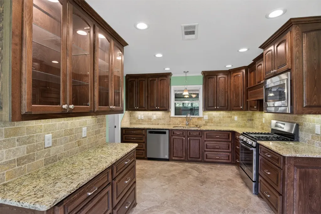 1924 Venus Drive Bossier City LA 71112